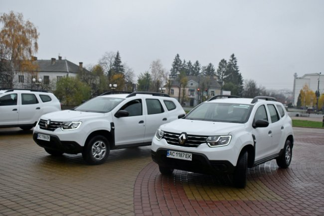 Сім амбулаторій на Волині отримали новенькі автомобілі. ФОТО