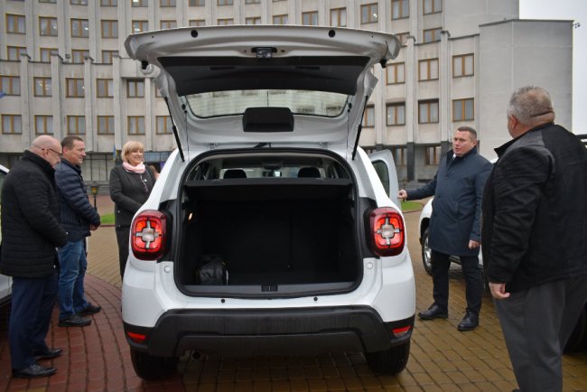 Сім амбулаторій на Волині отримали новенькі автомобілі. ФОТО