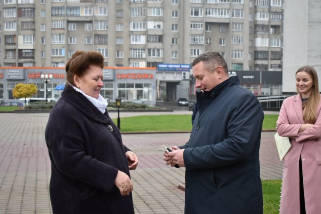 Сім амбулаторій на Волині отримали новенькі автомобілі. ФОТО