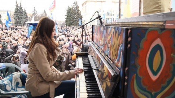У Луцьку грали на революційному піаніно. ФОТО. ВІДЕО