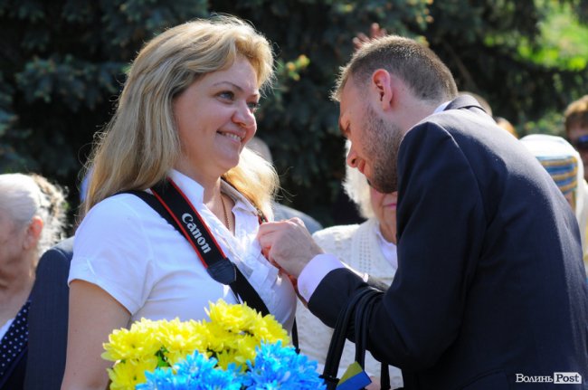 З маками і трояндами: у Луцьку відзначили річницю перемоги над нацизмом. ФОТО