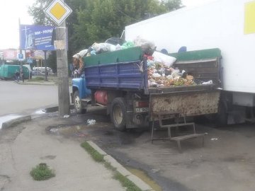 Лучанин нарікає на сморід біля «Варшавки»