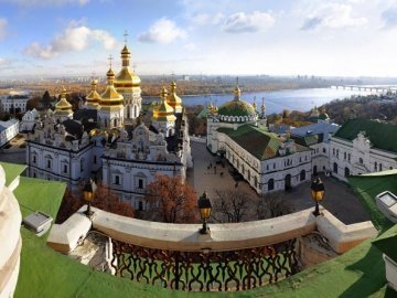 Жителі столиці вимагають забрати Києво-Печерську лавру в Московського патріархату