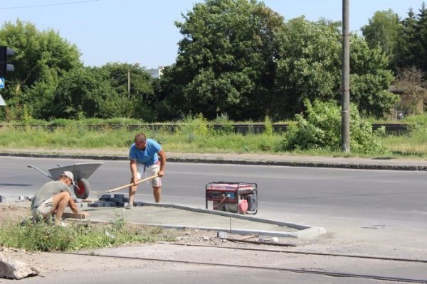 У Луцьку триває ремонт доріг та тротуарів. ФОТО