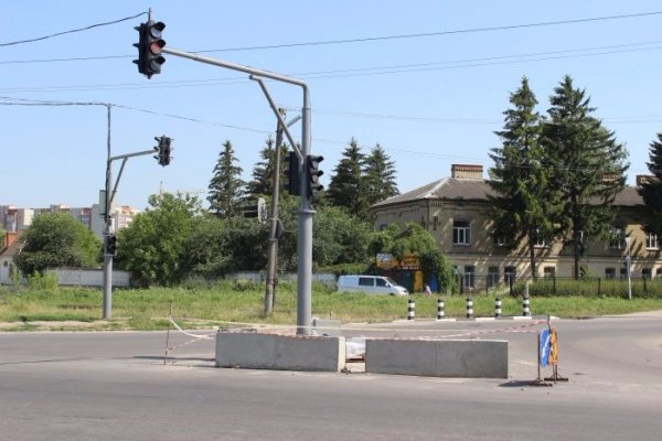 У Луцьку триває ремонт доріг та тротуарів. ФОТО