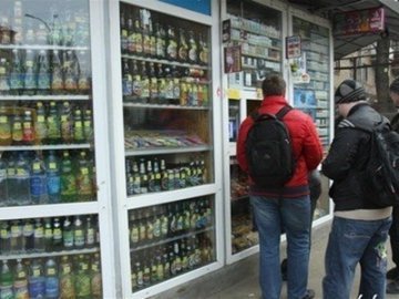 В українських кіосках хочуть заборонити продаж алкоголю та цигарок