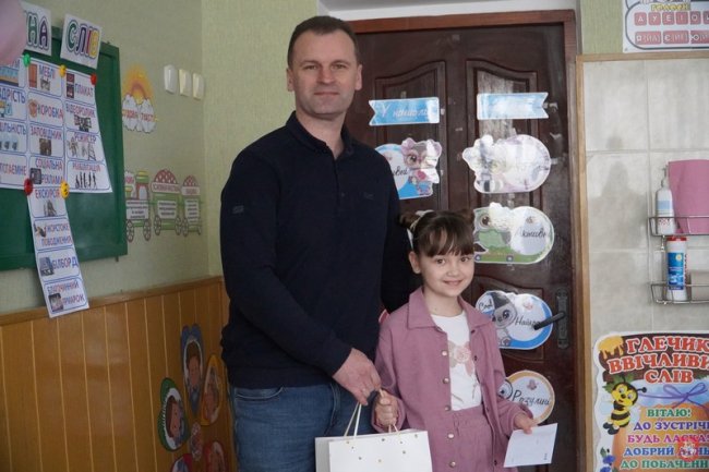 Доньку загиблого воїна з Волині привітали з днем народження 