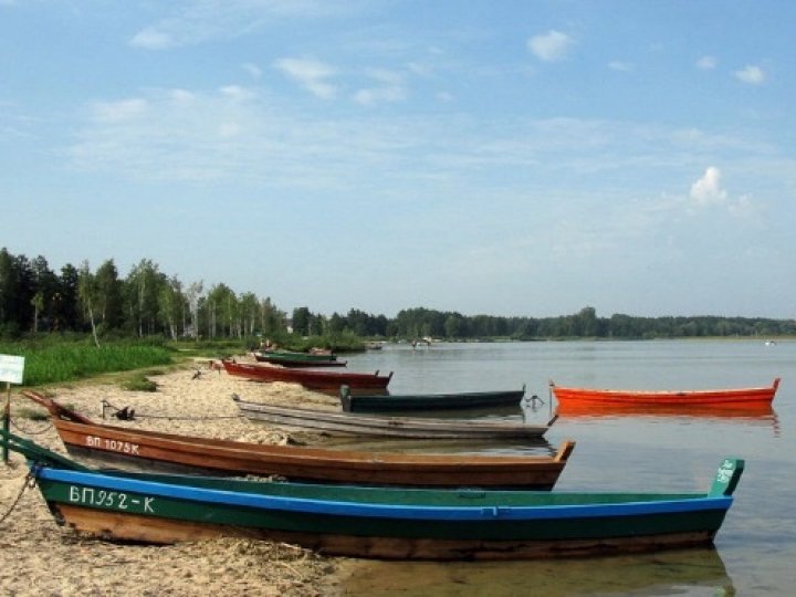 На Світязі відпочивальників почали штрафувати просто у воді