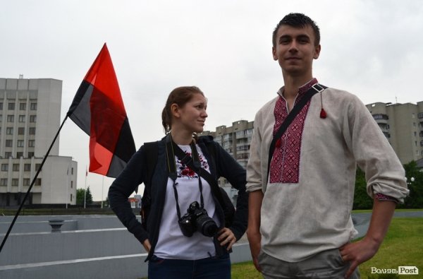 Луцькі націоналісти відзначили День героїв маршем у сильну зливу. ФОТО
