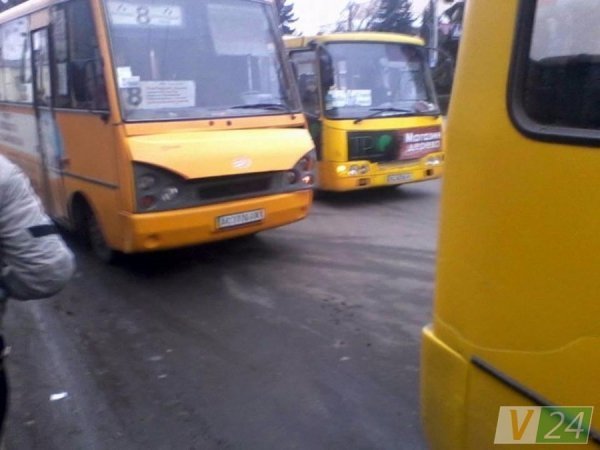 У центрі Луцька ‒ аварія двох маршруток