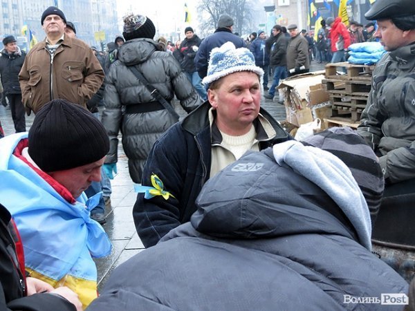 Ті, хто нас оберігає: чоловіки Майдану. НОТАТКИ ОЧЕВИДЦЯ. ФОТО