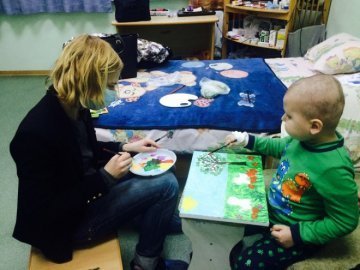 У Луцьку благодійники картинами «зцілювали» хворих діток