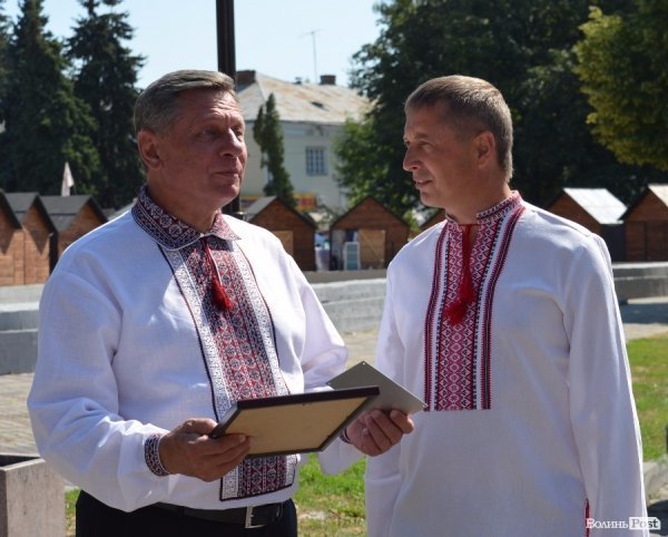 Романюку на День народження подарували лавки. ФОТО