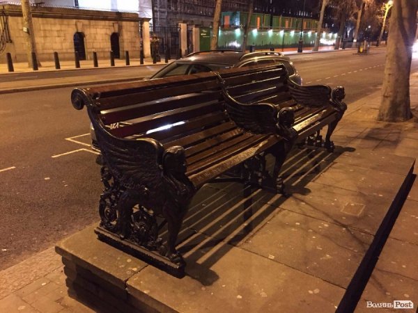 Романюку на День народження подарували лавки. ФОТО