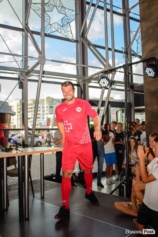 Лучан знайомили з новими гравцями «Волині». ФОТО