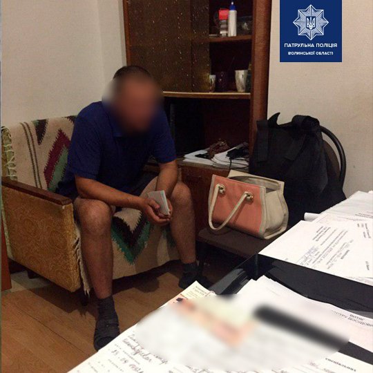 Луцькі патрульні відмовились від двох тисяч гривень хабара. ФОТО. ВІДЕО