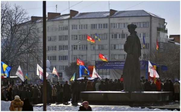 «Євронеділя» в Луцьку: віче, хода та панахида. ФОТО