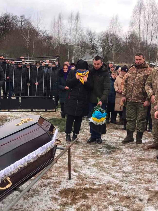 На Волині провели в останню путь полеглого під Авдіївкою Героя