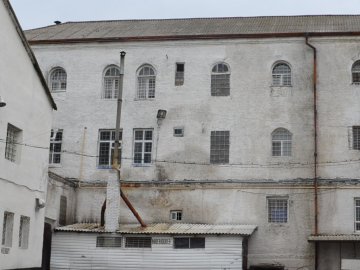 У Раді адвокатів Волині заявили про незаконні обшуки їхньої колеги у луцькому СІЗО 