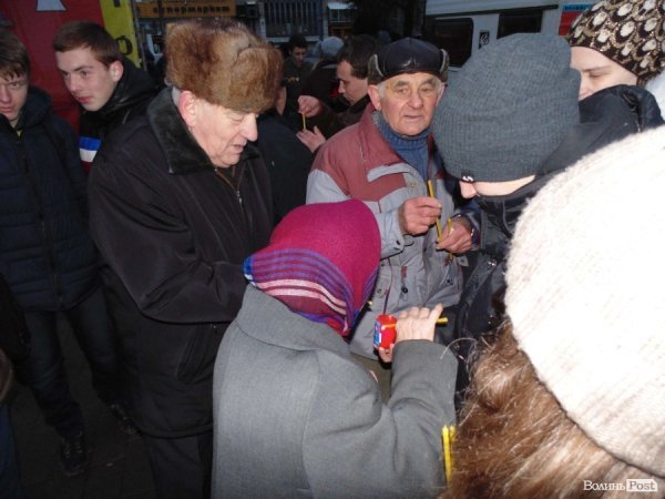 Лучанам передали Вифлиємський вогонь миру. ФОТО. ВІДЕО
