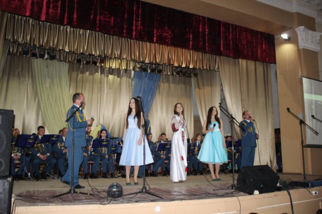 На Волині артисти ЗСУ дали концерт разом з фіналісткою «Голос. Діти-3». ФОТО