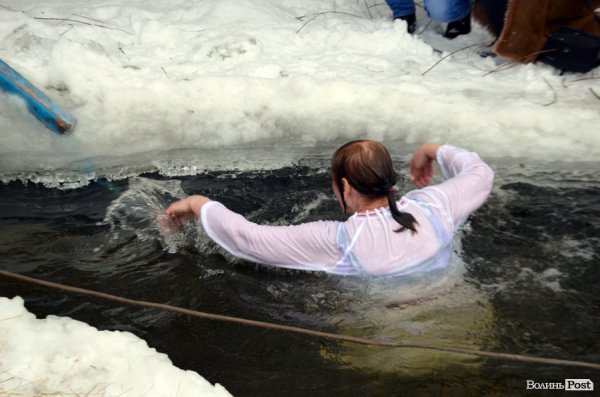 Лід, ополонка та Йорданська вода: Водохреще у Луцьку 