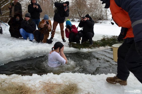Лід, ополонка та Йорданська вода: Водохреще у Луцьку 