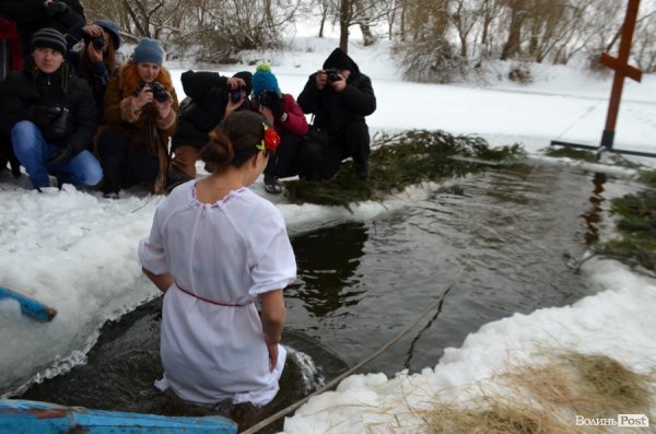 Лід, ополонка та Йорданська вода: Водохреще у Луцьку 