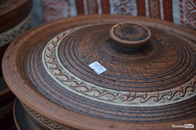 Від і до: що і за скільки пропонують купити на різдвяному ярмарку в центрі Луцька. ФОТО