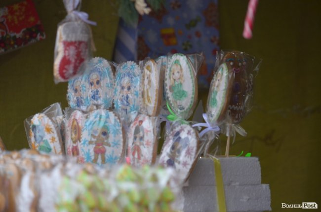 Від і до: що і за скільки пропонують купити на різдвяному ярмарку в центрі Луцька. ФОТО