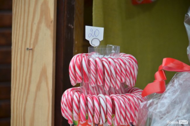 Від і до: що і за скільки пропонують купити на різдвяному ярмарку в центрі Луцька. ФОТО