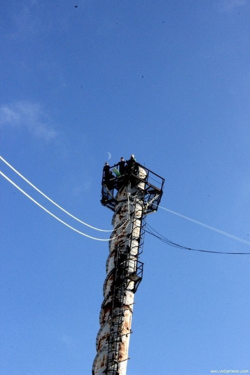 У Луцьку голий чоловік стрибнув з 50-метрової висоти. ФОТО