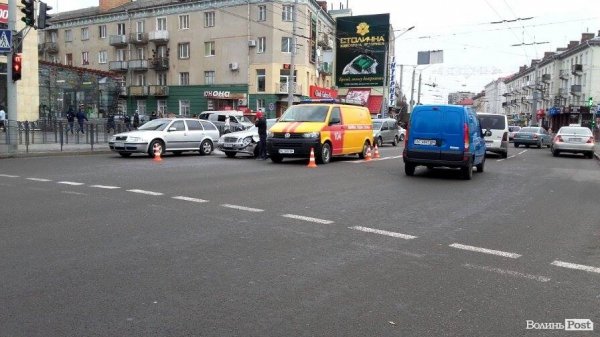 У Луцьку – аварія за участю бусика газової служби