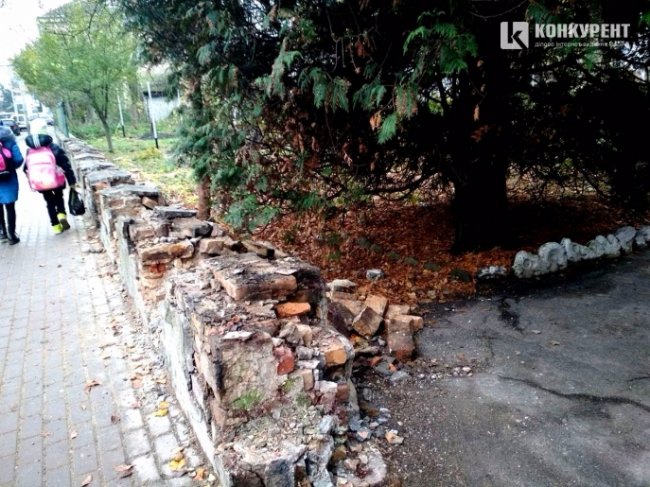 У Луцьку управління освіти матиме новий паркан