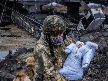 «Братній» народ не вбиває дітей, не розстрілює цивільних, не ґвалтує жінок», – у МЗС України відповіли Макрону