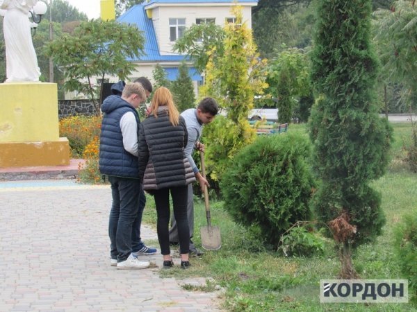 На Волині висадили квіти пам'яті на честь загиблих в АТО. ФОТО