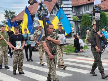 У Ковелі попрощалися з військовими, які загинули в ДТП. ФОТО