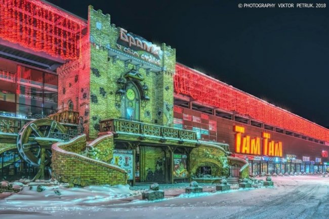 Луцький фотограф показав безлюдний Луцьк напередодні Нового року