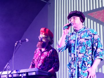 «GAS у Луцьку доведеться освячувати»: ФОТОРЕПОРТАЖ з епатажного концерту «Хамерманів» в халатах і трусах