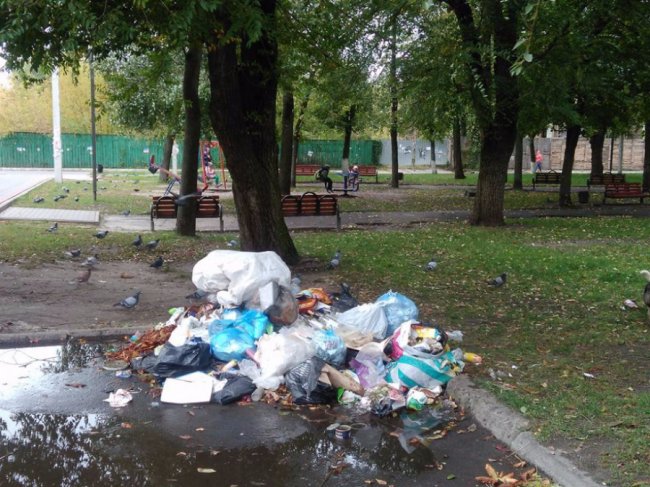 У центрі Ковеля - гори сміття