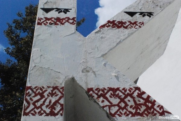 У Луцьку розмалювали останній в’їзний знак. ФОТО