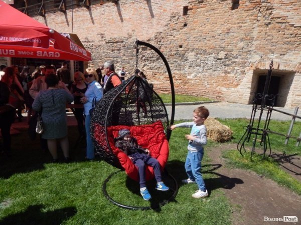 У Луцьку стартував перший фестиваль вуличної їжі «Lutsk Food Fest». ФОТО