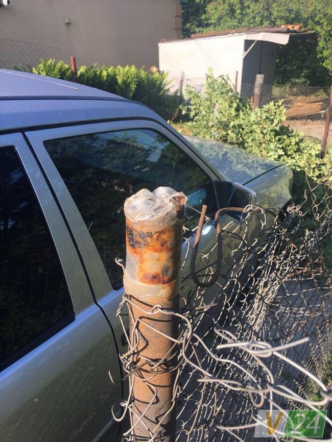 У Луцьку нетверезий водій на Mercedes збив стовп. ФОТО