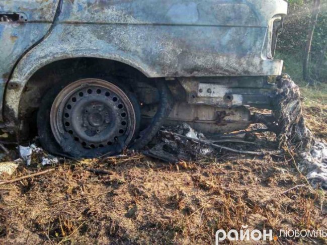 Біля «Ягодина» горіло BMW: водія з опіками доправили в лікарню. ФОТО. ВІДЕО