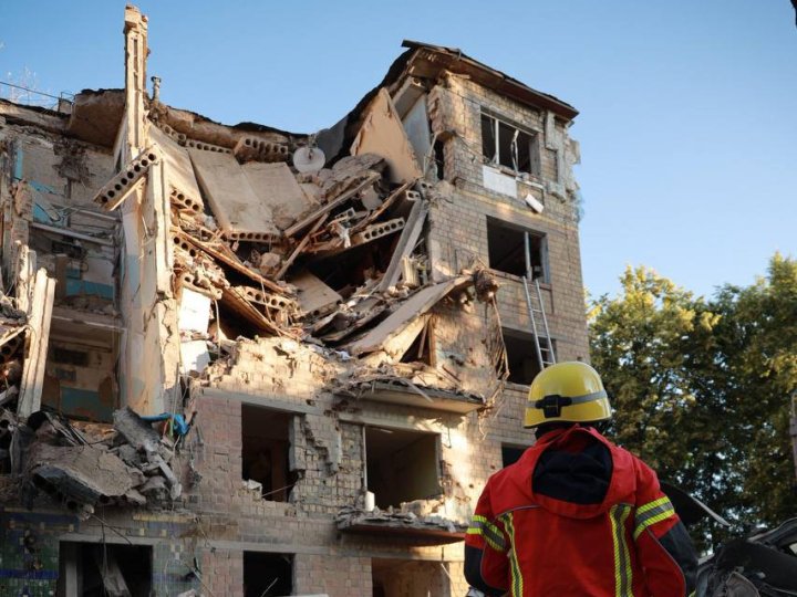 9 загиблих: у Києві рятувальники дістали з-під завалів тіло 11-річної дівчинки 9 загиблих: у Києві рятувальники дістали з-під завалів тіло 11-річної дівчинки