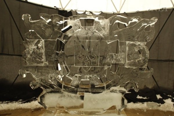 Майстер з Луцька створив льодову скульптуру. ФОТО