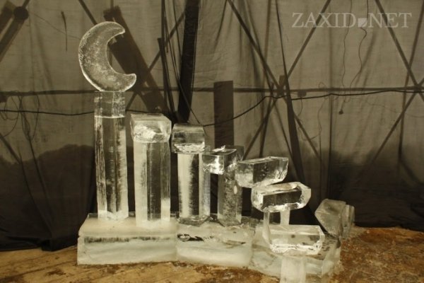 Майстер з Луцька створив льодову скульптуру. ФОТО