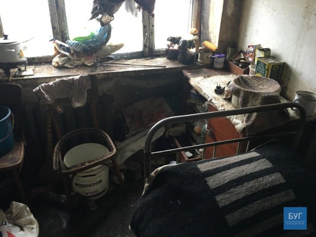 Жахливий сморід і відра з фекаліями: у гуртожитку на Волині страждають від сусіда-п'яниці. ФОТО
