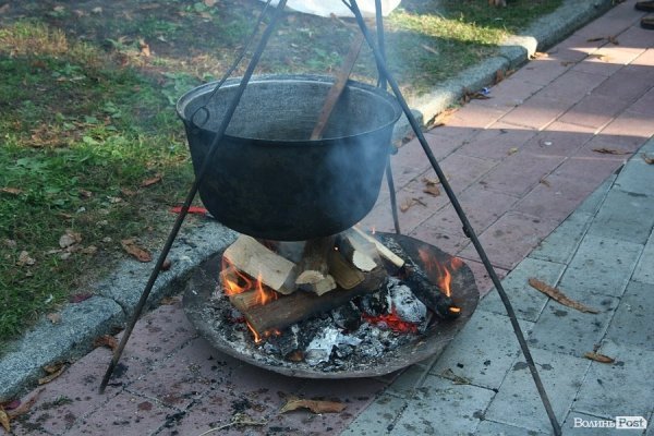 Вариться народний куліш для трудящих міста