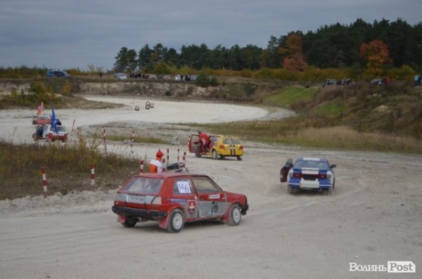 Під Луцьком змагалися автогонщики. ФОТО
